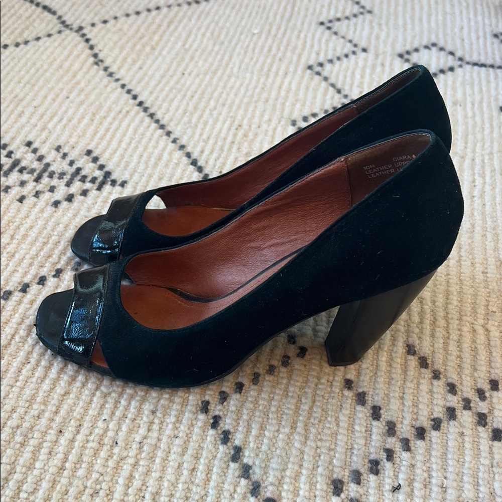 Chic Black Peep-Toe Heels, Curved Heel